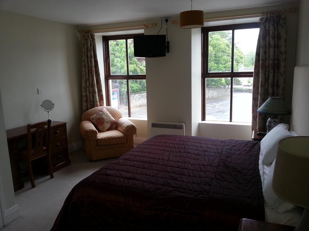 Tom Crean Base Camp - Food Drink Bed Hotel Kenmare Ruang foto
